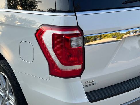 Used 2020 Ford Expedition XLT w/ Equipment Group 202A RWD image 12
