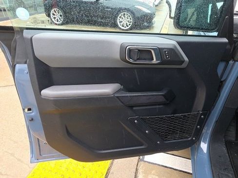 Used 2023 Ford Bronco Base image 12