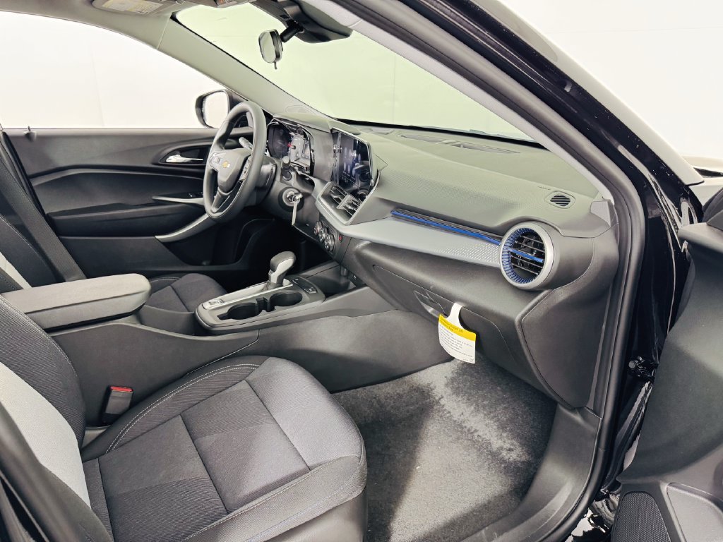 Used 2026 Chevrolet Trax LS FWD image 25