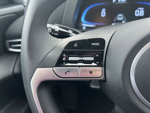 Certified 2025 Hyundai Elantra SE image 17