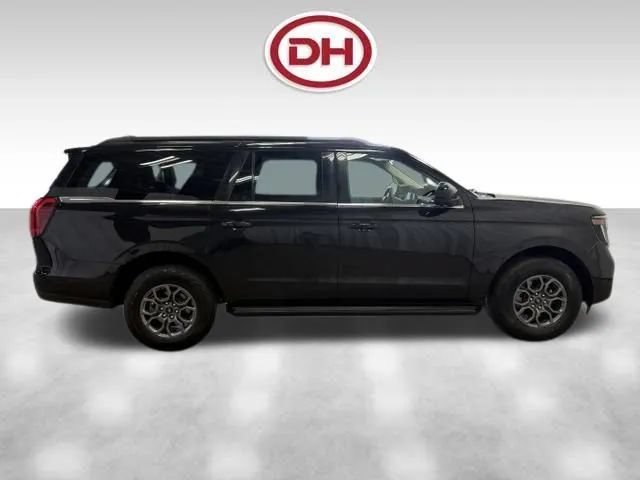 Used 2025 Ford Expedition Max Active AWD/4WD image 2