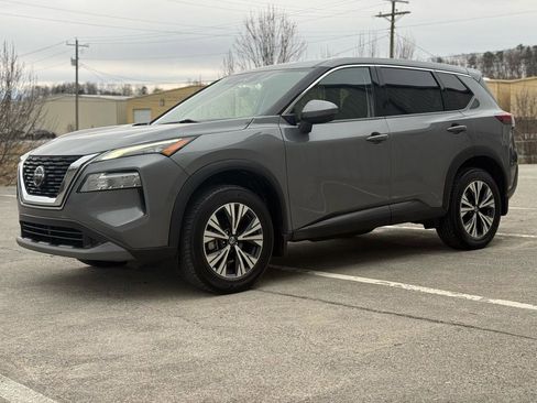 Used 2021 Nissan Rogue SV image 9