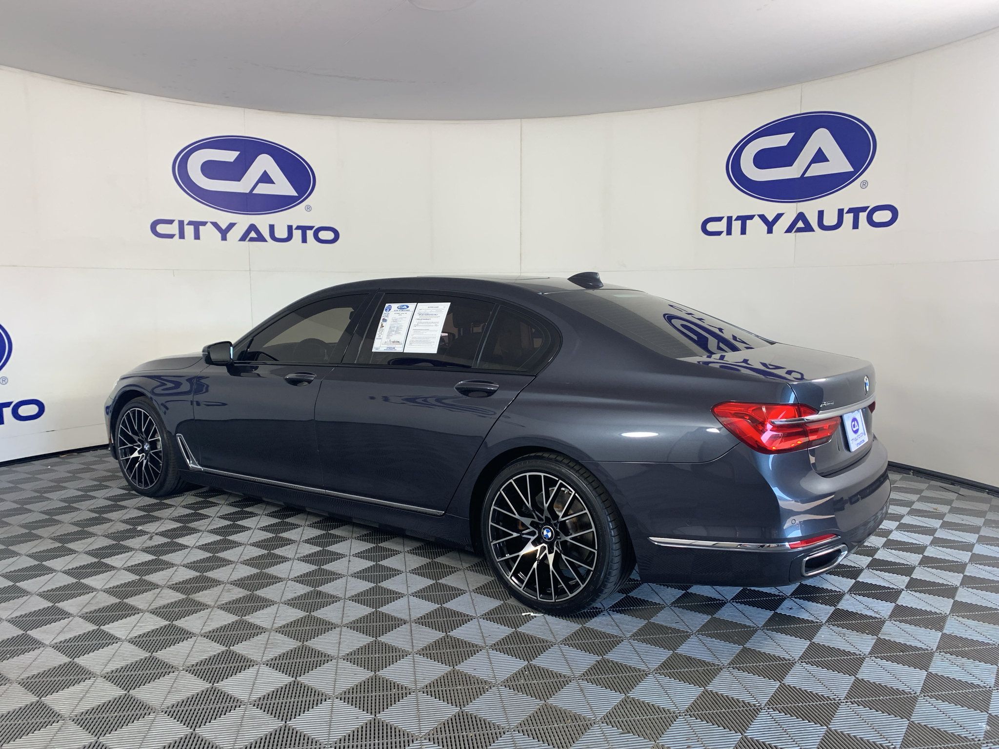 Used 2019 BMW 740i xDrive w/ Executive Package AWD/4WD image 5