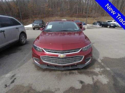 Used 2018 Chevrolet Malibu LT w/ Driver Confidence Package image 2