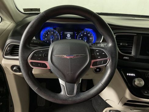 Used 2021 Chrysler Voyager Lxi image 21