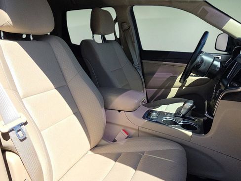 Used 2020 Jeep Grand Cherokee Laredo image 16