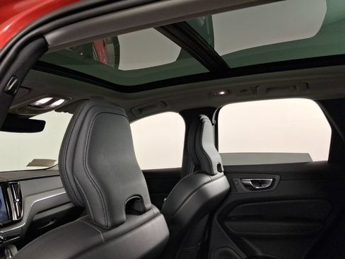 Certified 2025 Volvo XC60 T8 Plus w/ Protection Package Premier AWD/4WD image 19