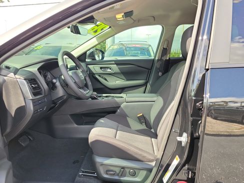 Certified 2026 Nissan Rogue SV FWD image 18
