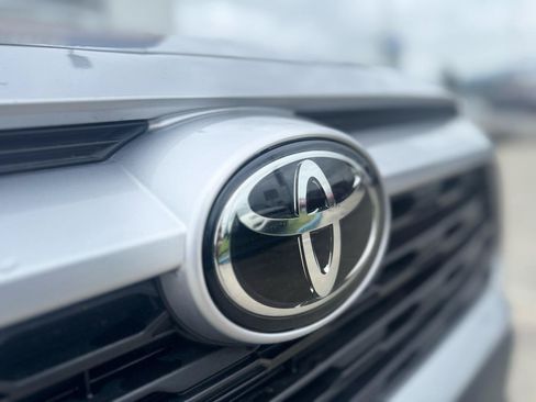 Used 2020 Toyota RAV4 XLE w/ Convenience Package AWD/4WD image 10