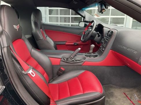 Used 2007 Chevrolet Corvette Coupe w/ Preferred Equipment Group RWD image 12