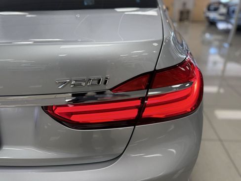 Used 2018 BMW 750i RWD image 48