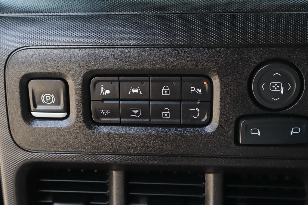 Used 2024 Chevrolet Brightdrop 600 w/ Commercial Equipment Package AWD/4WD image 16