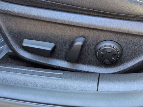 Used 2023 Genesis G70 2.0T image 18