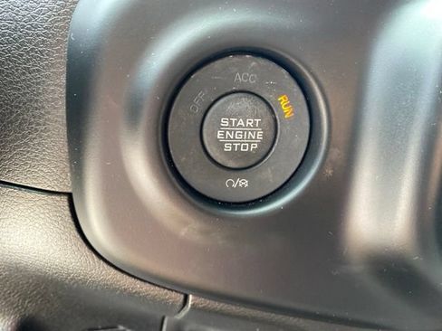 Used 2023 Jeep Wrangler Unlimited Rubicon w/ Cold Weather Group AWD/4WD image 26