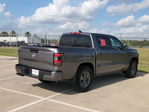 Certified 2025 Nissan Frontier SV image 11