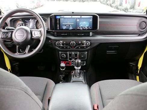 Used 2024 Jeep Wrangler Unlimited Rubicon AWD/4WD image 27
