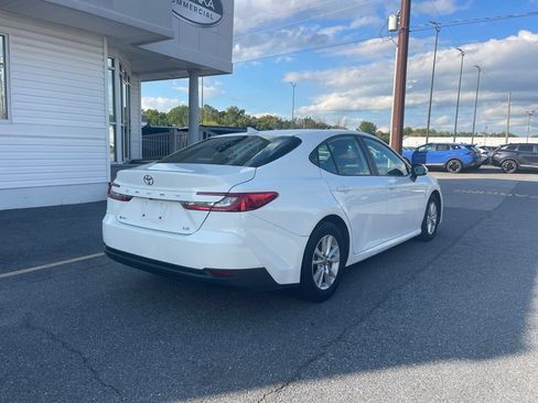 Used 2025 Toyota Camry LE w/ Convenience Package FWD image 5