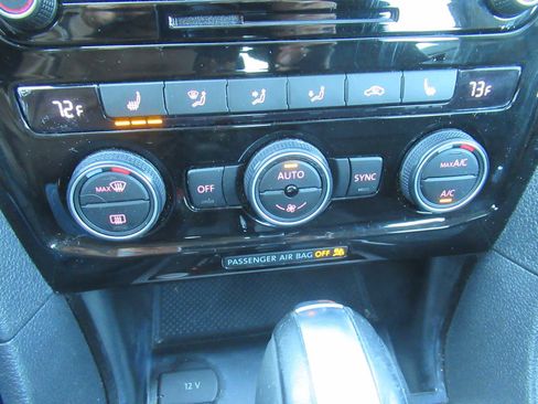 Used 2021 Volkswagen Passat 2.0T SE image 33