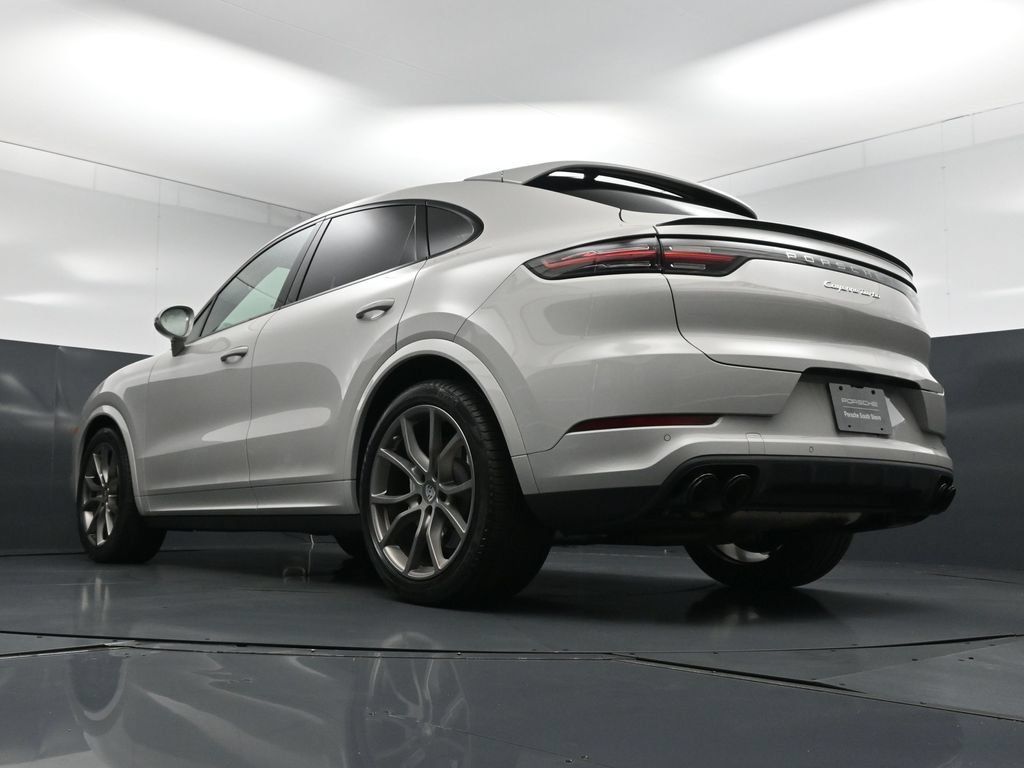 Used 2020 Porsche Cayenne Turbo AWD/4WD image 25