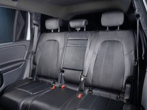 Used 2025 Mercedes-Benz GLB 250 image 30