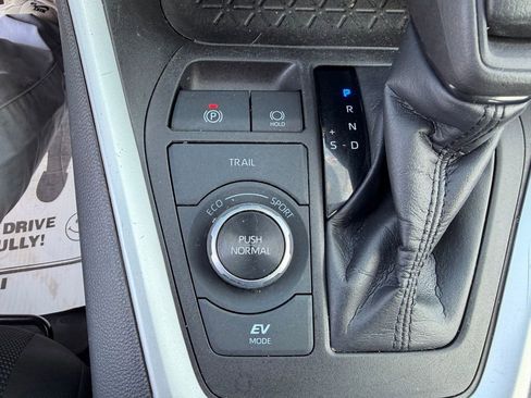 Used 2022 Toyota RAV4 LE image 23