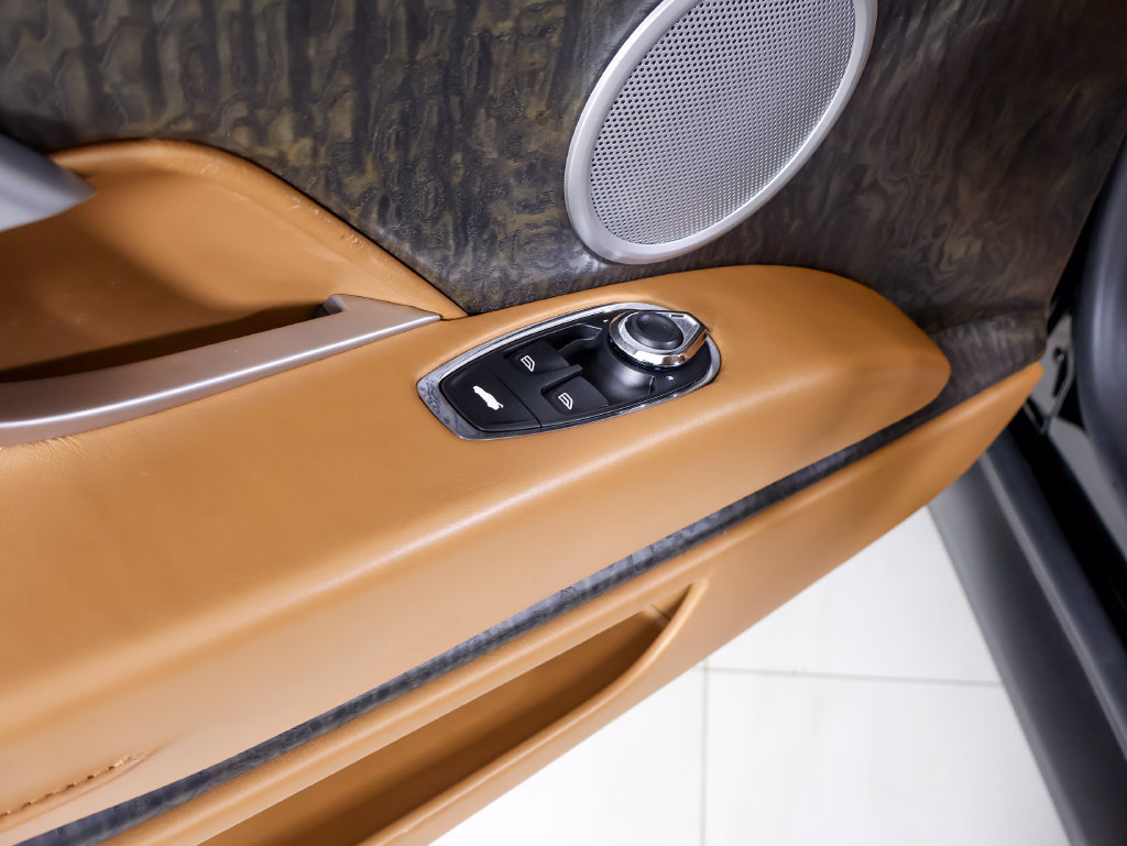 Used 2020 Aston Martin DB11 Coupe RWD image 20