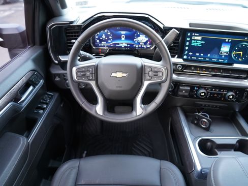 Used 2025 Chevrolet Silverado 3500 LTZ w/ LTZ Convenience Package AWD/4WD image 12