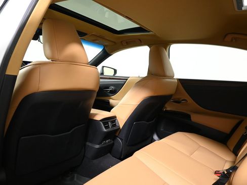 Used 2024 Lexus ES 350 w/ Premium Package FWD image 7