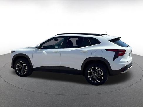 Used 2025 Chevrolet Trax LT image 10