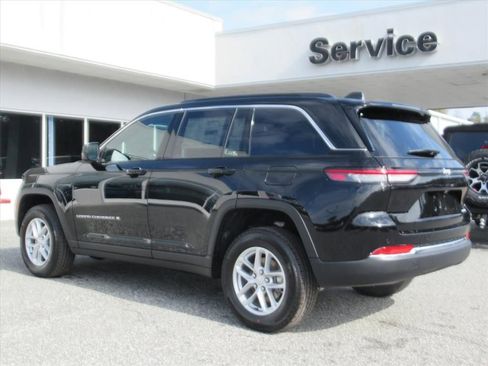 New 2025 Jeep Grand Cherokee Laredo image 4