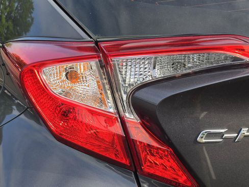 Used 2021 Toyota C-HR LE FWD image 12