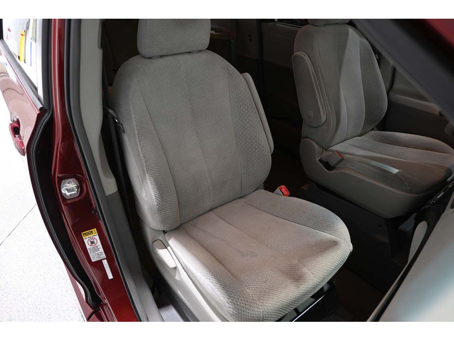 Used 2013 Toyota Sienna LE FWD image 16