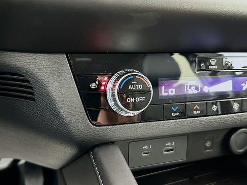 Used 2024 Mitsubishi Outlander SEL image 25