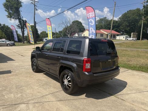 Used 2015 Jeep Patriot Latitude FWD image 5