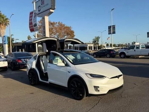 Used 2018 Tesla Model X 75D AWD/4WD image 4