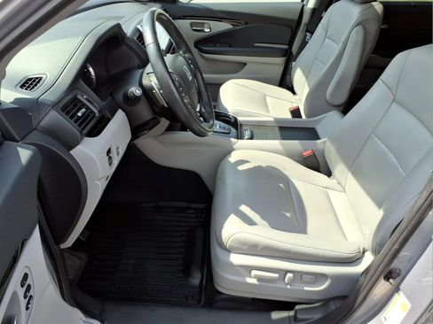 Used 2018 Honda Pilot Touring image 5