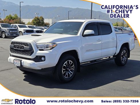 Used 2017 Toyota Tacoma TRD Sport RWD image 3