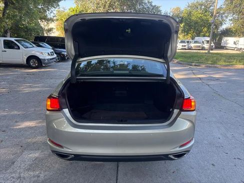 Used 2019 Lexus ES 350 w/ Premium Package FWD image 28