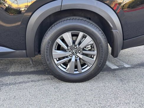 Certified 2025 Nissan Pathfinder S FWD image 10