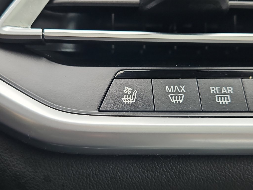 Used 2019 BMW X5 xDrive40i w/ M Sport Package AWD/4WD image 22
