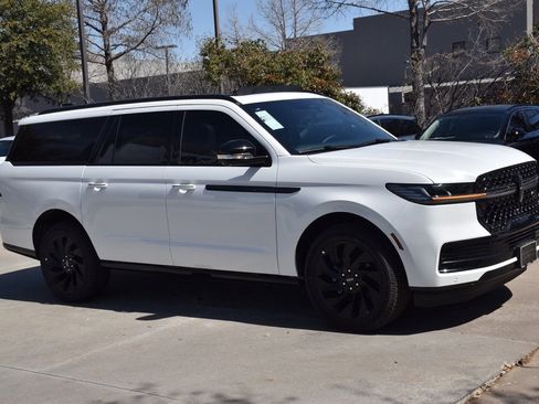 New 2025 Lincoln Navigator L Reserve w/ Jet Appearance Package AWD/4WD image 11