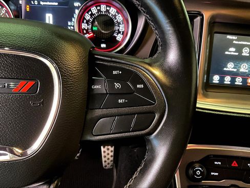 Used 2022 Dodge Challenger SXT image 12