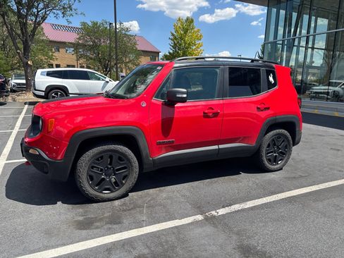 Used 2018 Jeep Renegade Trailhawk AWD/4WD image 1