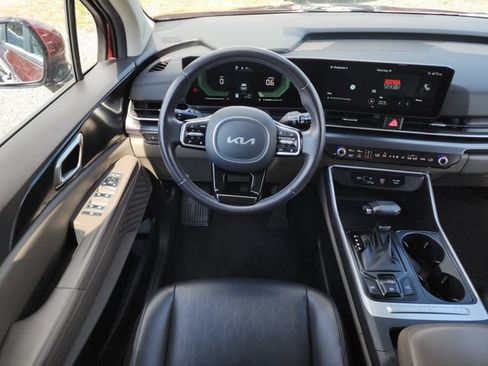 Certified 2025 Kia Carnival FWD image 23