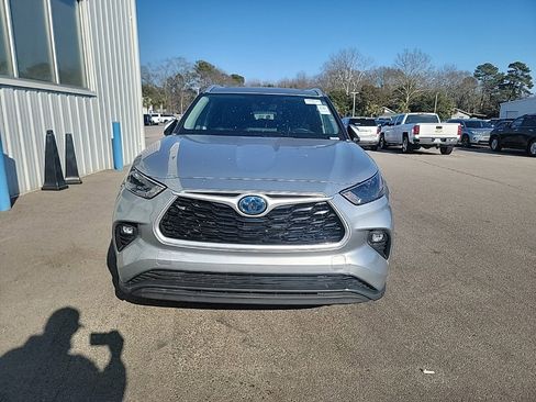 Used 2022 Toyota Highlander XLE image 7