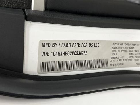 Used 2023 Jeep Grand Cherokee Limited w/ Luxury Tech Group II image 40