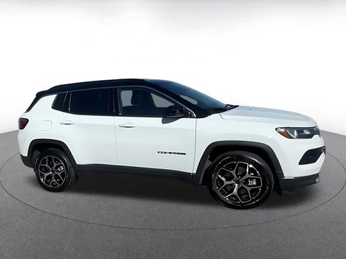 Used 2025 Jeep Compass Limited image 14