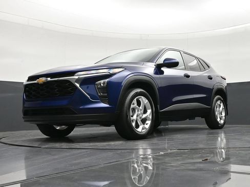 Used 2024 Chevrolet Trax LS w/ LS Convenience Package FWD image 20