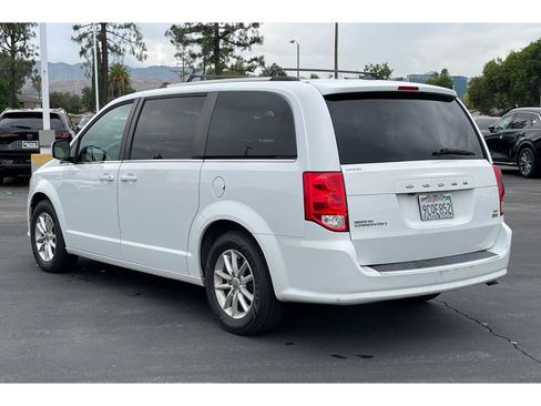 Used 2019 Dodge Grand Caravan SXT FWD image 3