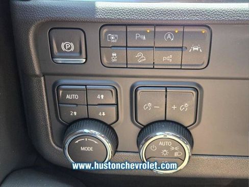 New 2026 Chevrolet Suburban Z71 w/ Comfort Package AWD/4WD image 32